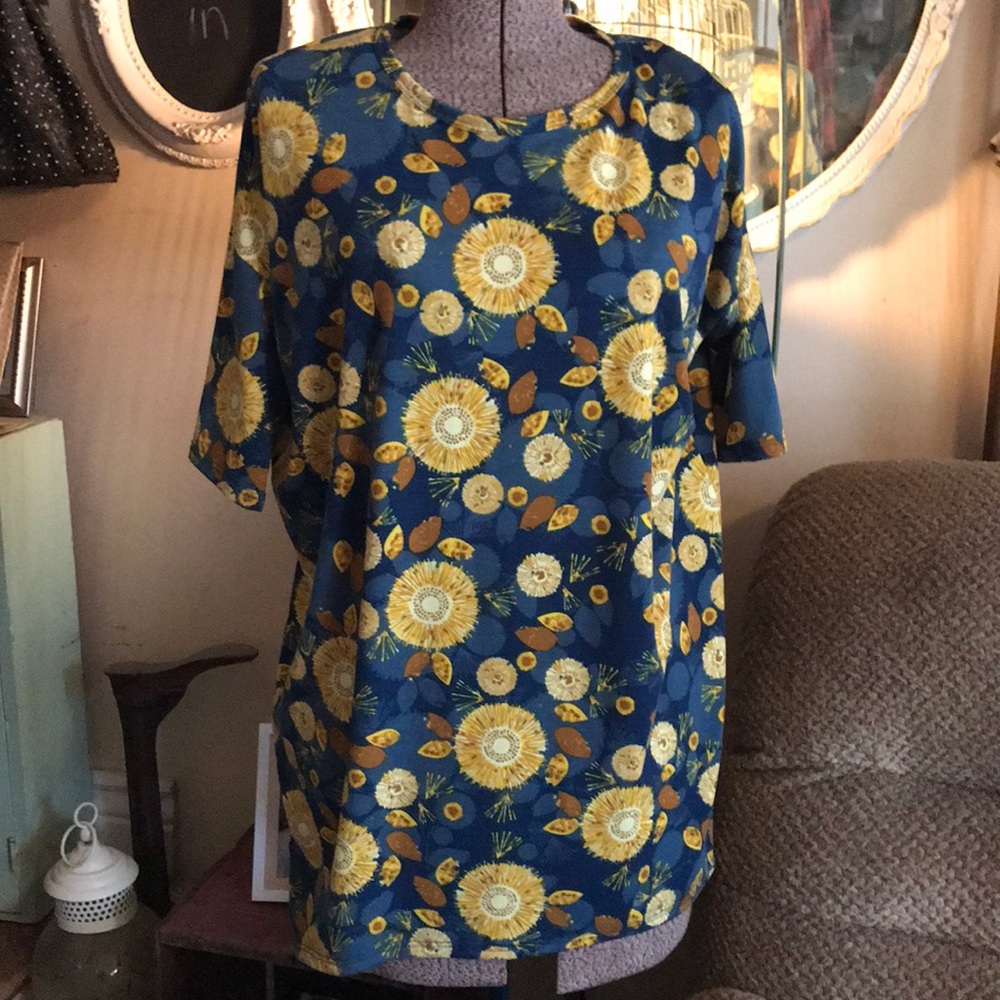 Lularoe Shortsleeve shirt